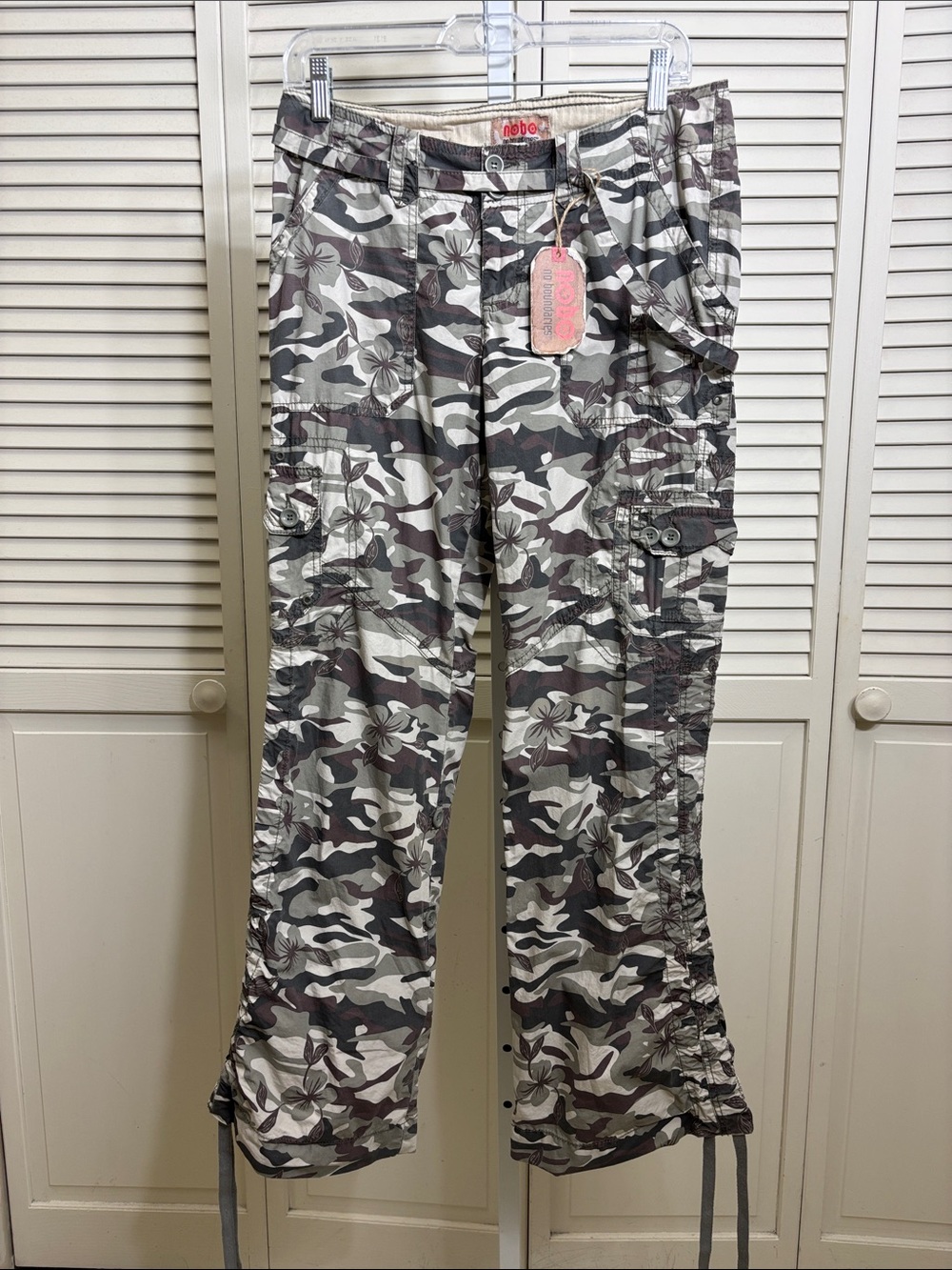 NWT Vintage Y2K No Boundaries Floral Camo Cargo Cotton Pants Size 7